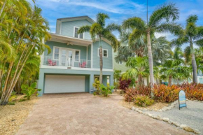 4 Bedrooms with private lagoon-style pool, & tiki bar